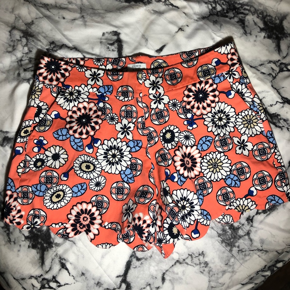 Crown & Ivy Floral Women’s Scalloped Shorts